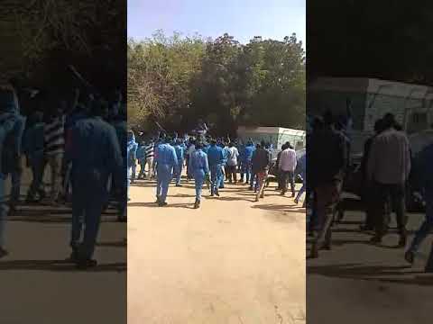 رئيس قسم وأفراد شرطة شرق النيل يحتفلون ببيان الشرطة ضد والي الخرطوم