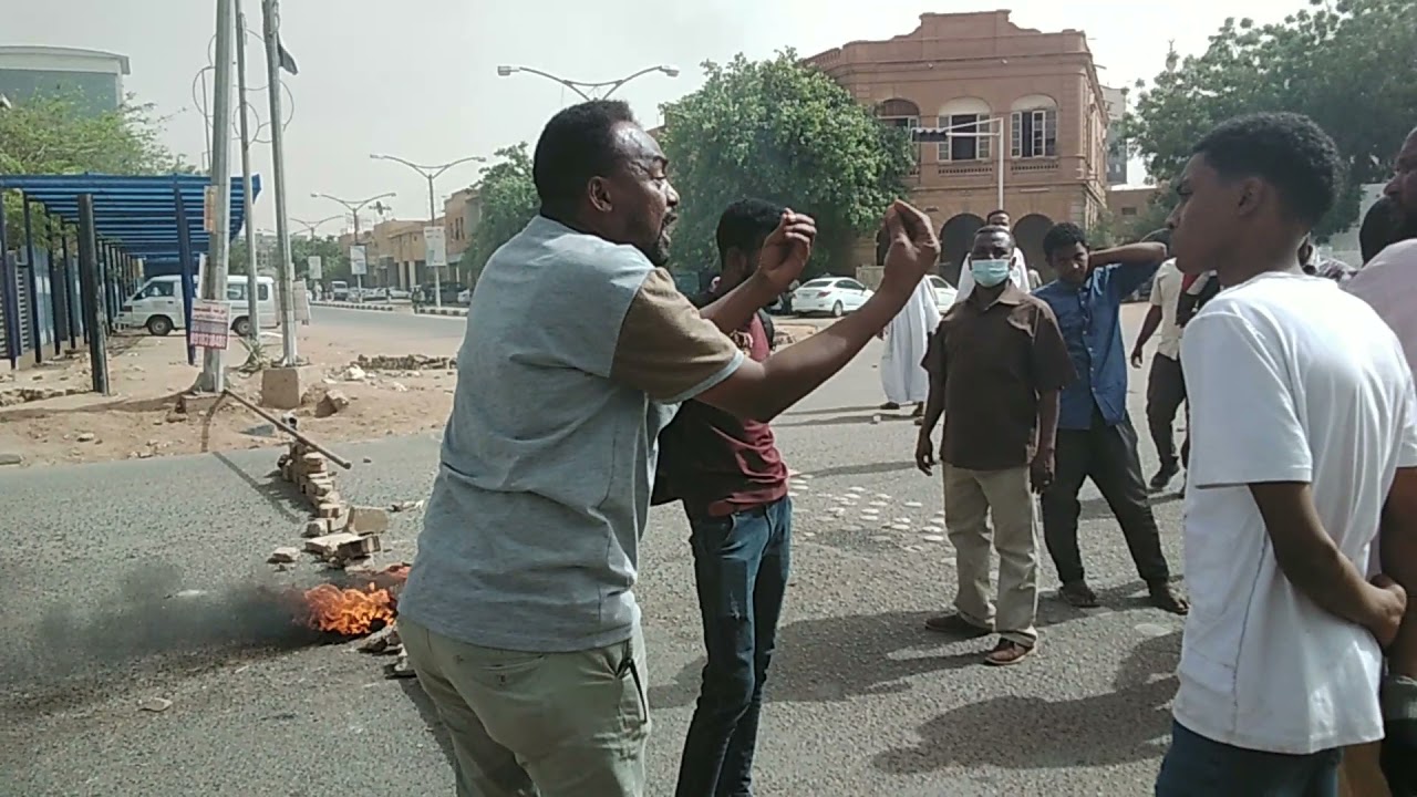 تتريس شوارع الخرطوم من قبل لجان المقاومة